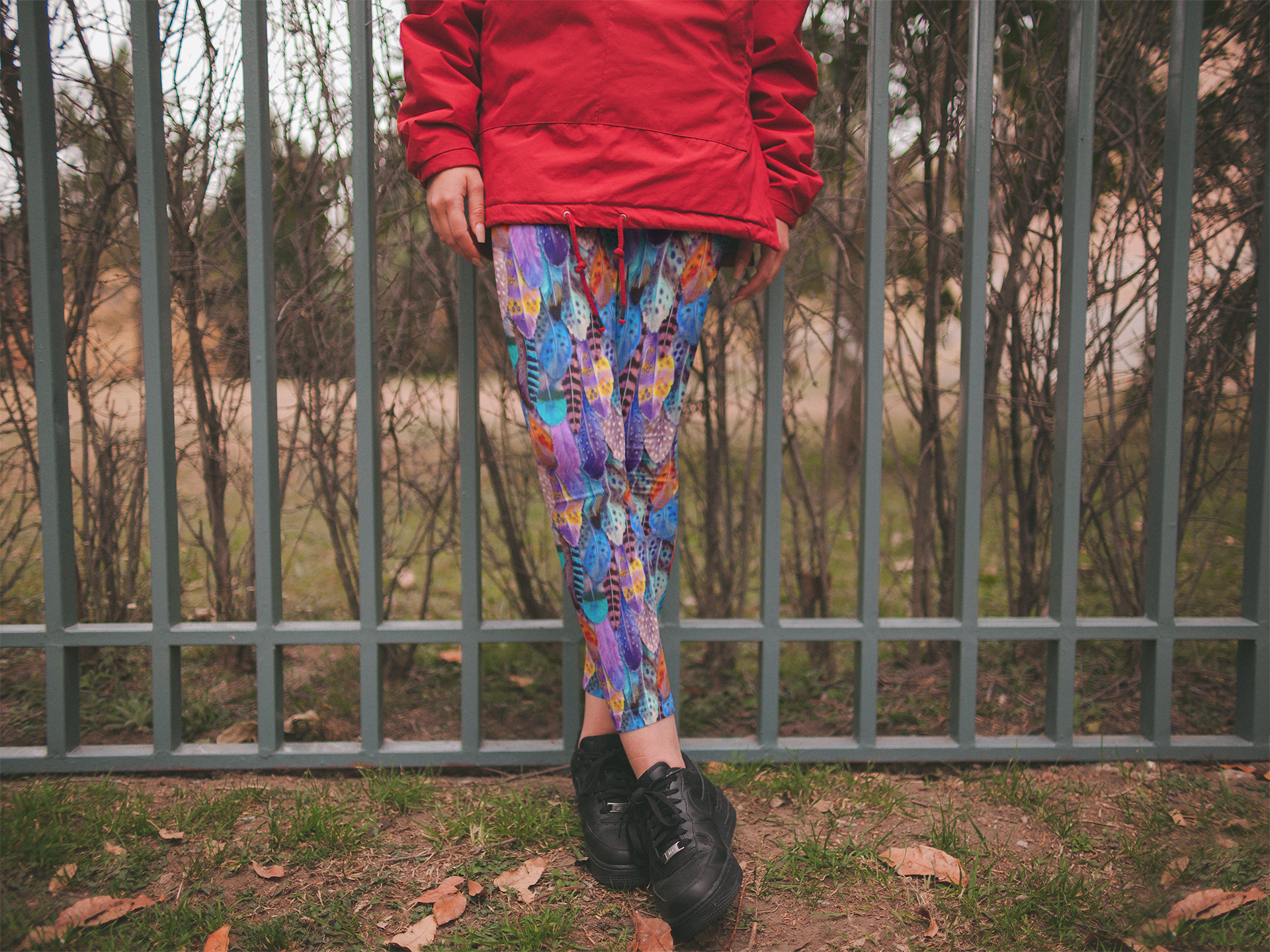 https://stonecrowe.com/cdn/shop/files/colorfulfeathersyouthleggings_2048x2048.png?v=1702912886