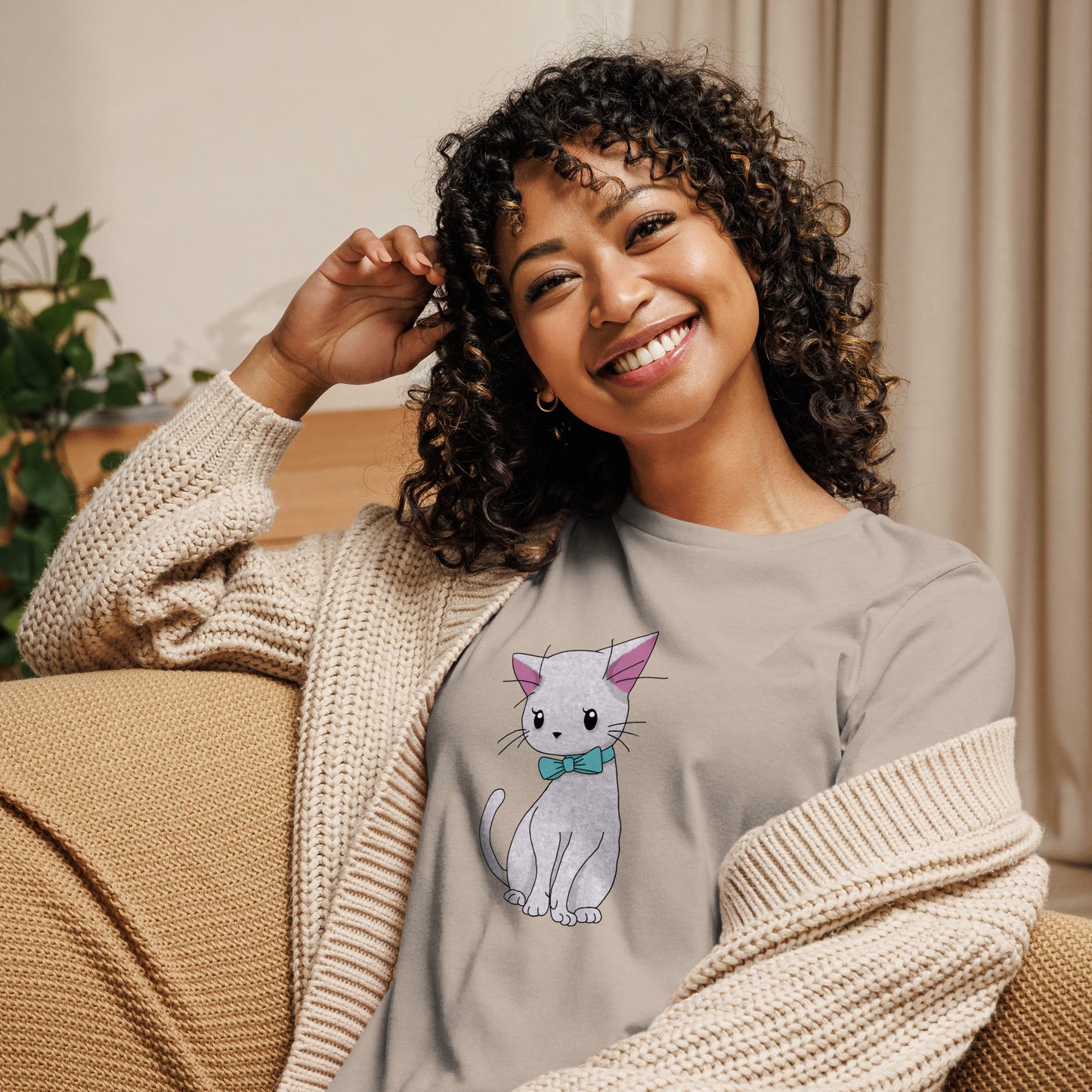 Cat with Bow Tie Women's Relaxed T-Shirt