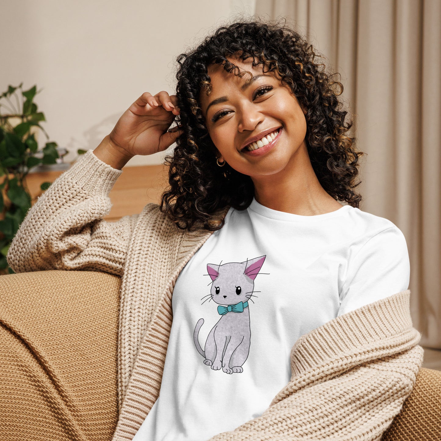 Cat with Bow Tie Women's Relaxed T-Shirt