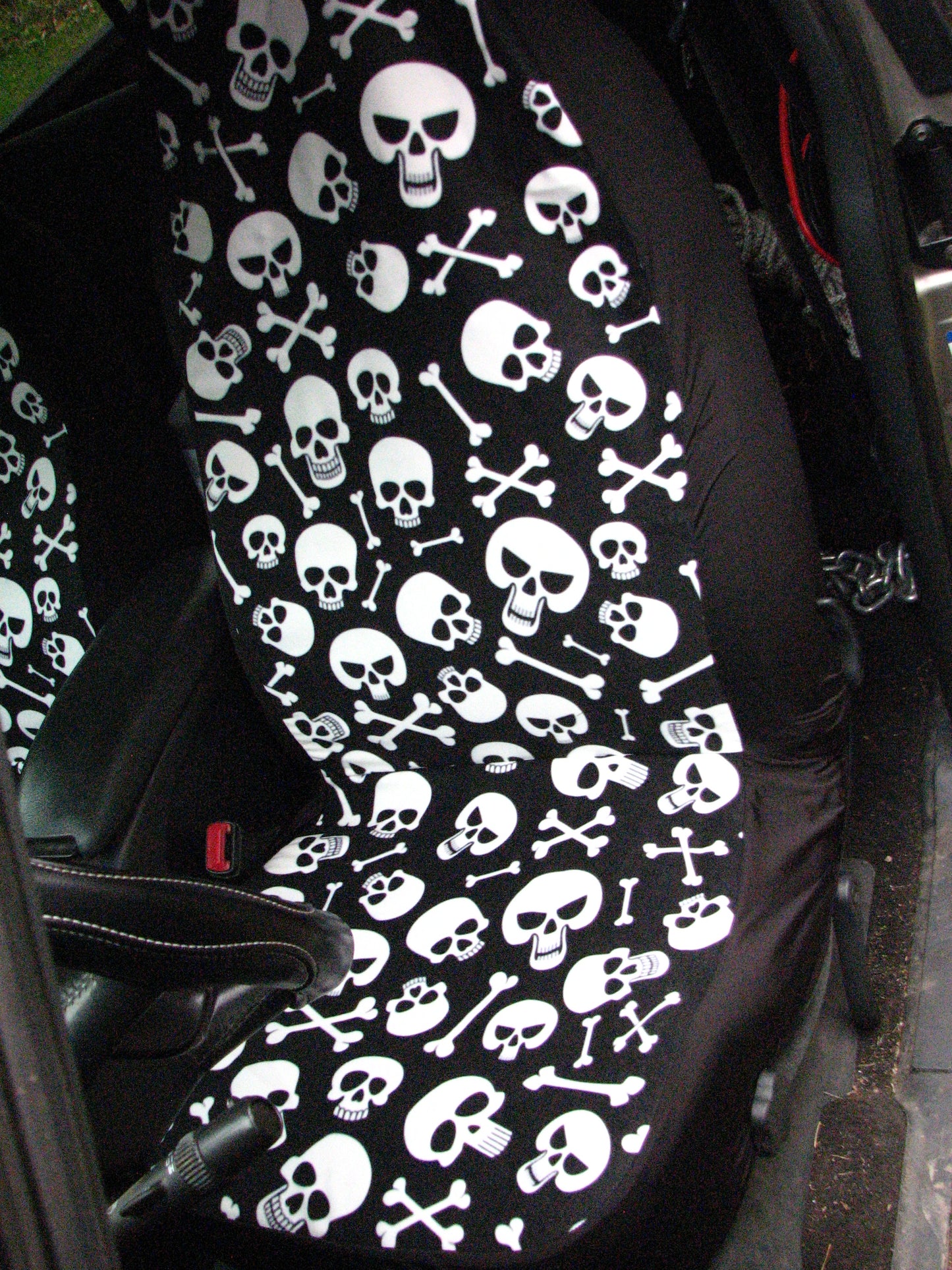 Skulls & Crossbones Bucket Car Seat Covers (Set of 2)